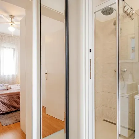 Rooms&apartments Zelux شقة