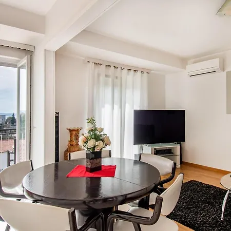 Rooms&apartments Zelux شقة *