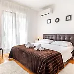 Διαμέρισμα Rooms&apartments Zelux *