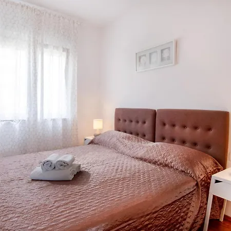 アパート Rooms&apartments Zelux