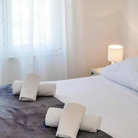 アパート Rooms&apartments Zelux スプリト