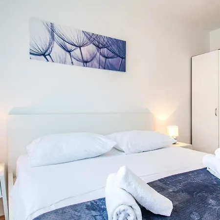Rooms&apartments Zelux * スプリト