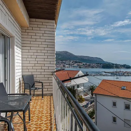 Rooms&apartments Zelux