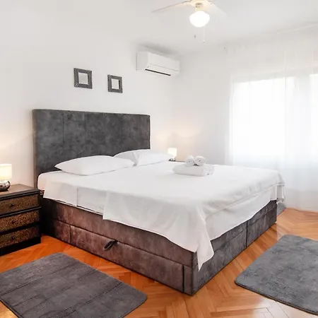 Rooms&apartments Zelux