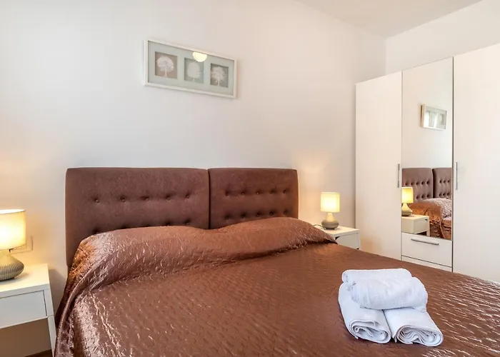 Rooms&apartments Zelux Apartment *