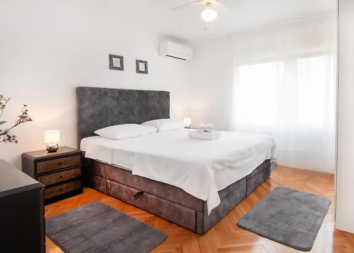 Rooms&apartments Zelux