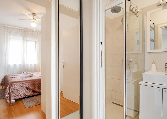 Rooms&apartments Zelux 公寓