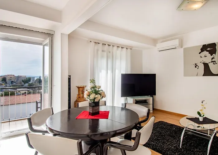 Rooms&apartments Zelux 公寓 *