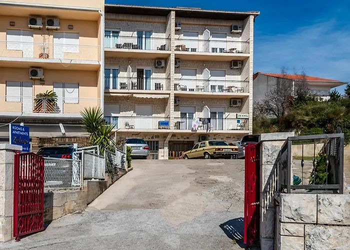 Rooms&apartments Zelux 公寓