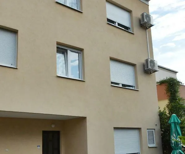 Rooms&apartments Zelux 公寓 *